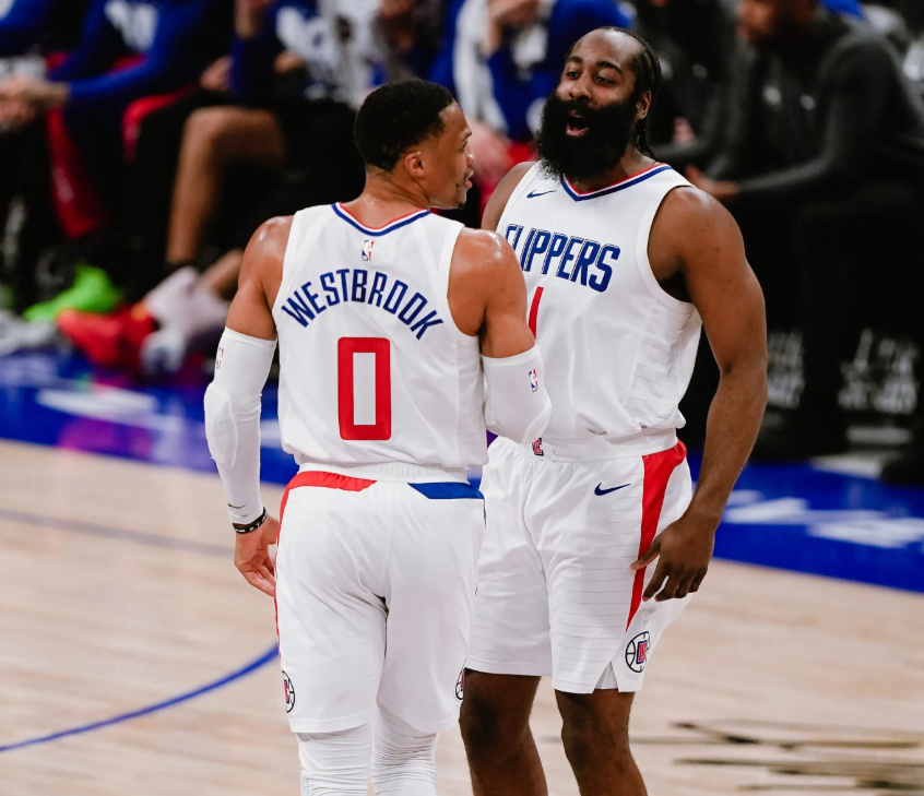 从1.8亿顶薪到底薪无人问津！澳洲詹姆斯将退役，哈登也带不动你